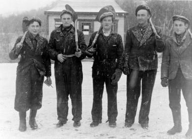    .   1945 .