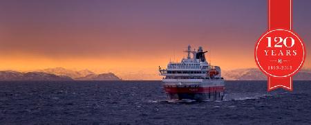 Hurtigruten покидает Нарвик