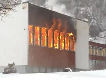 Ученицы сожгли родную школу